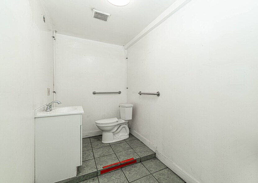 More Photos Of 947 N Vignes St, Los Angeles Warehouse For Sale