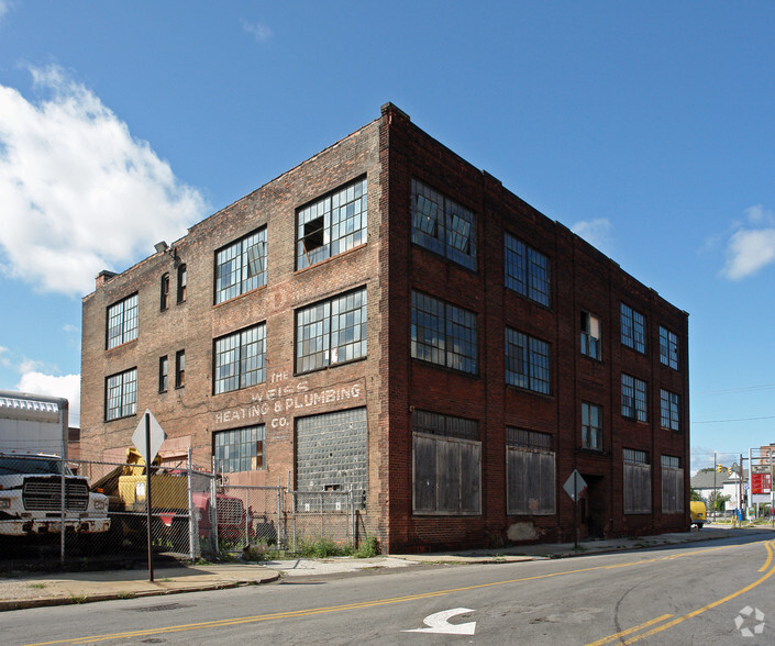 Primary Photo Of 5604 Cedar Rd, Cleveland Warehouse For Sale