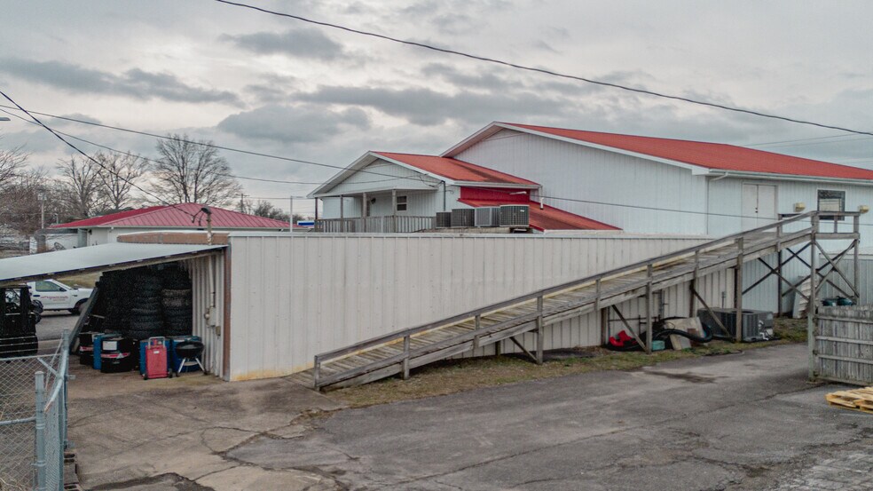 More Photos Of 1014 W Main St, Princeton Freestanding For Sale