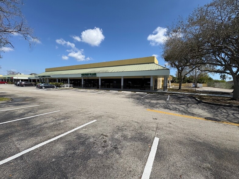 More Photos Of 4806-4850 N University Dr, Lauderhill Unknown For Lease