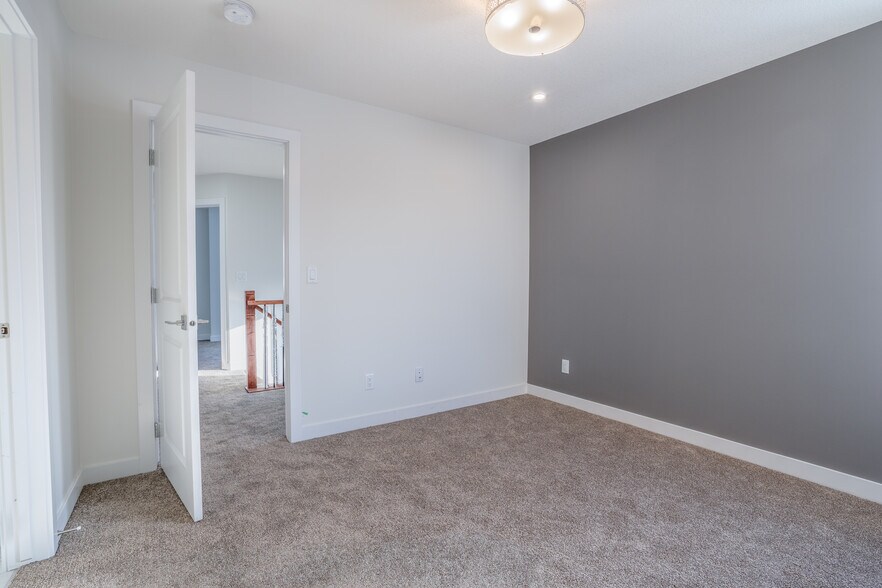 More Photos Of 10446 142 St NW, Edmonton Apartments For Sale