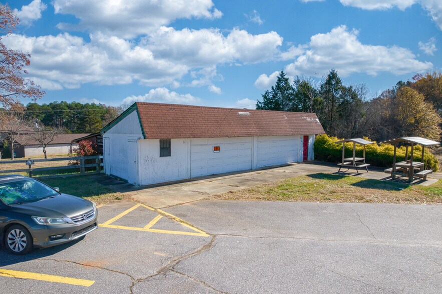 More Photos Of 3506 Springs Rd, Hickory Freestanding For Sale