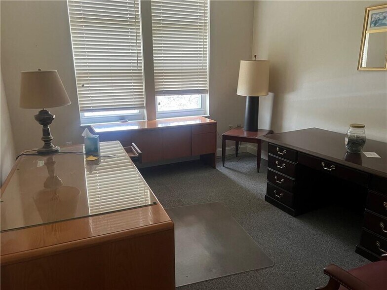 More Photos Of 93 Boundary Ln, Beaver Office For Sale