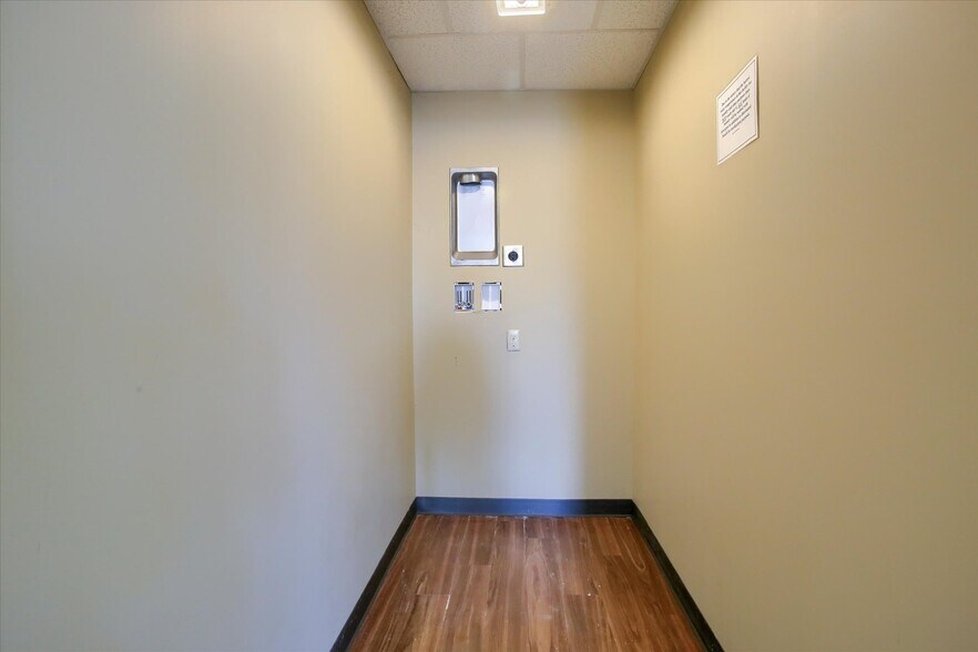 More Photos Of 55 W Shortcut Rd, Newport Loft Creative Space For Sale