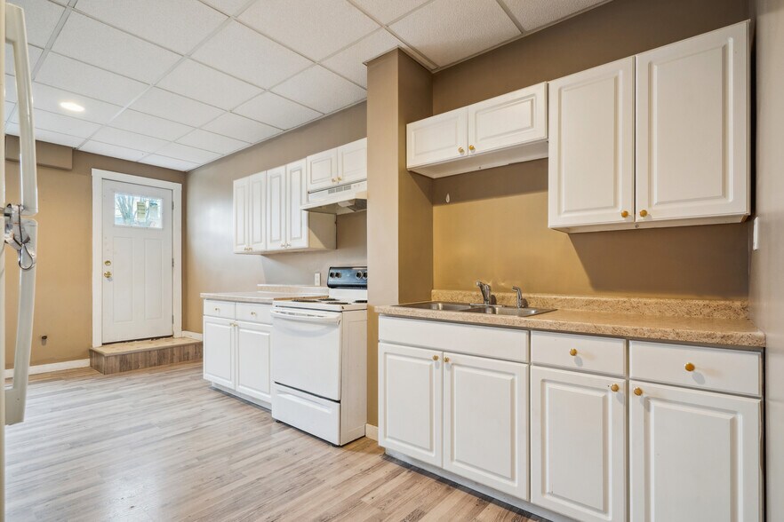 More Photos Of 121 N Main St, Mount Pleasant Restaurant For Sale