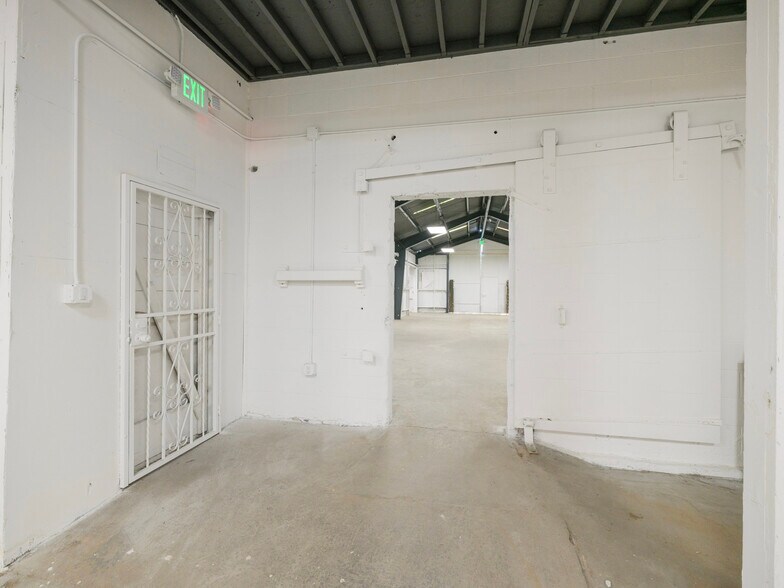 More Photos Of 2215 Randolph St, Huntington Park Manufacturing For Sale