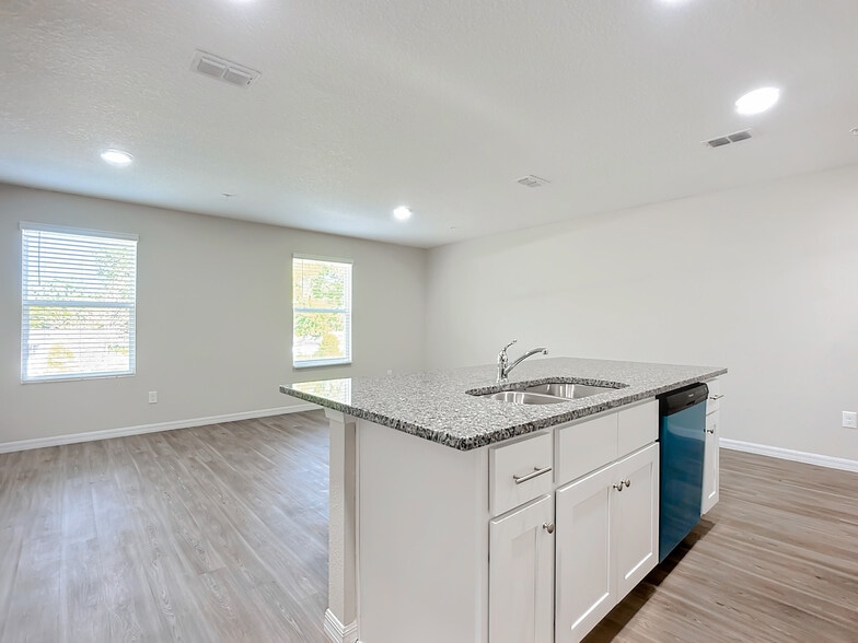 More Photos Of 9556 Hood Rd, Jacksonville Apartments For Sale