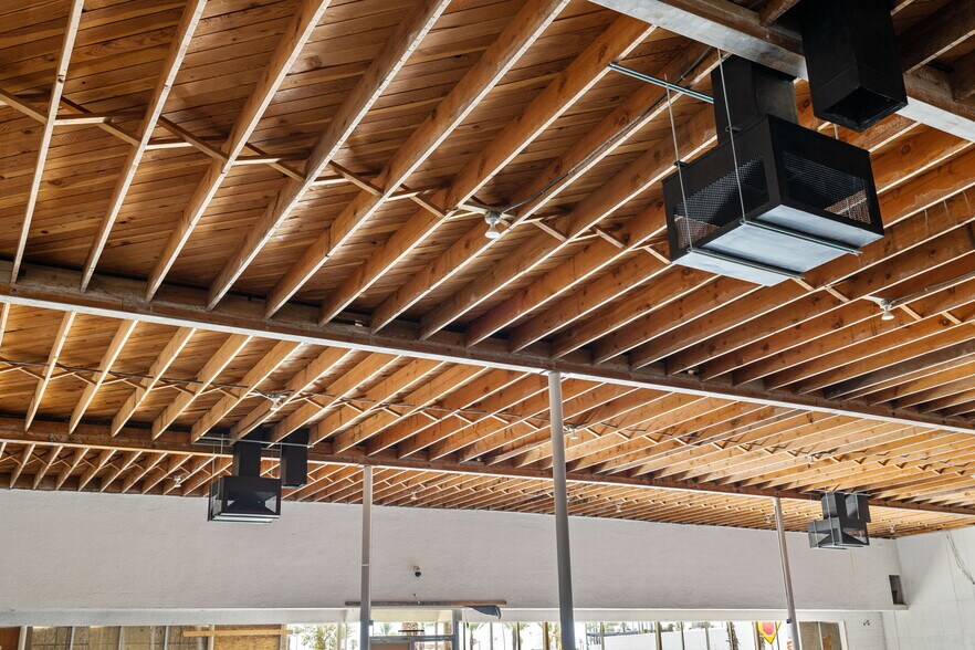 More Photos Of 45151 Oasis St, Indio Freestanding For Lease