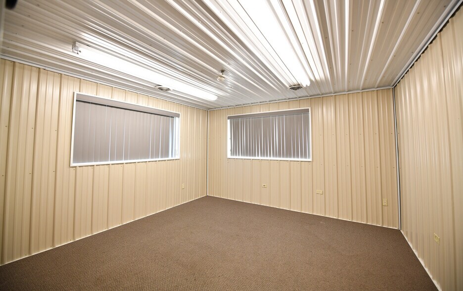 More Photos Of 211 W Geneva St, Dunkirk Manufacturing For Lease