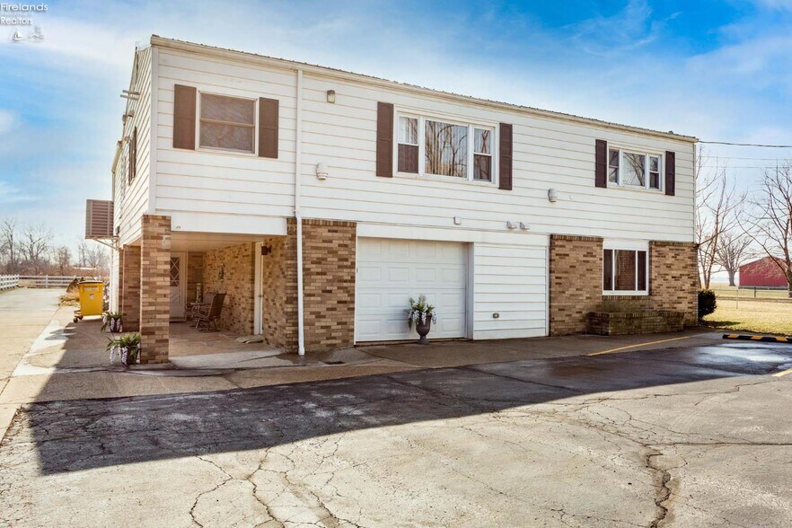 Primary Photo Of 5414 Homegardner Rd, Castalia Apartments For Sale
