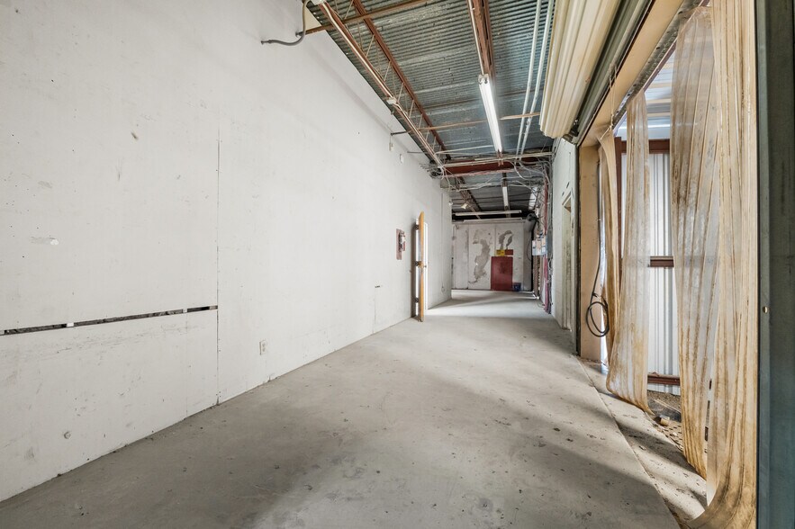 More Photos Of 10854 Vandale St, San Antonio Flex For Sale
