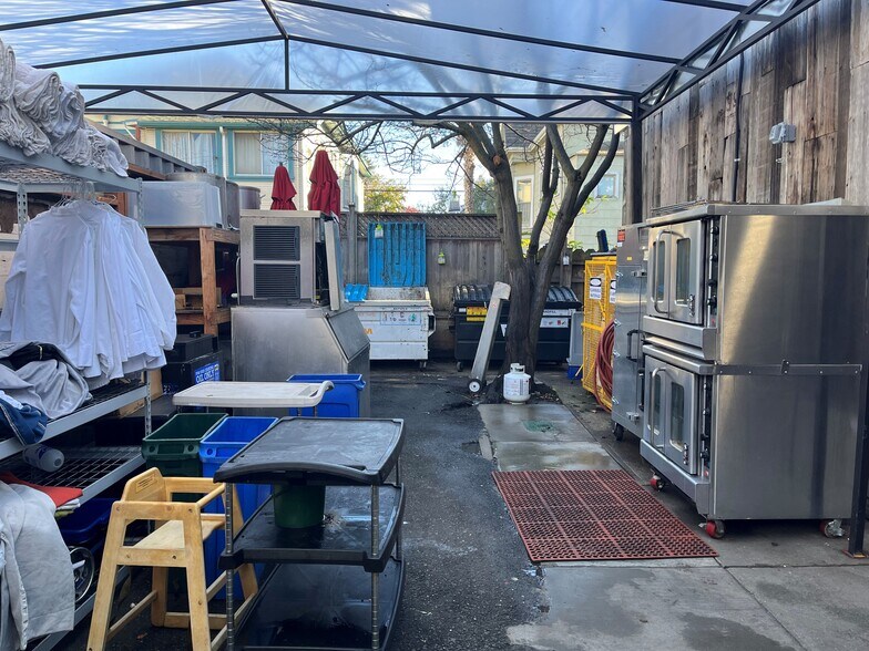 More Photos Of 5862-5872 Doyle St, Emeryville Restaurant For Sale