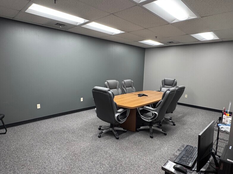 More Photos Of 510 N Pearl St, Macomb Industrial For Sale