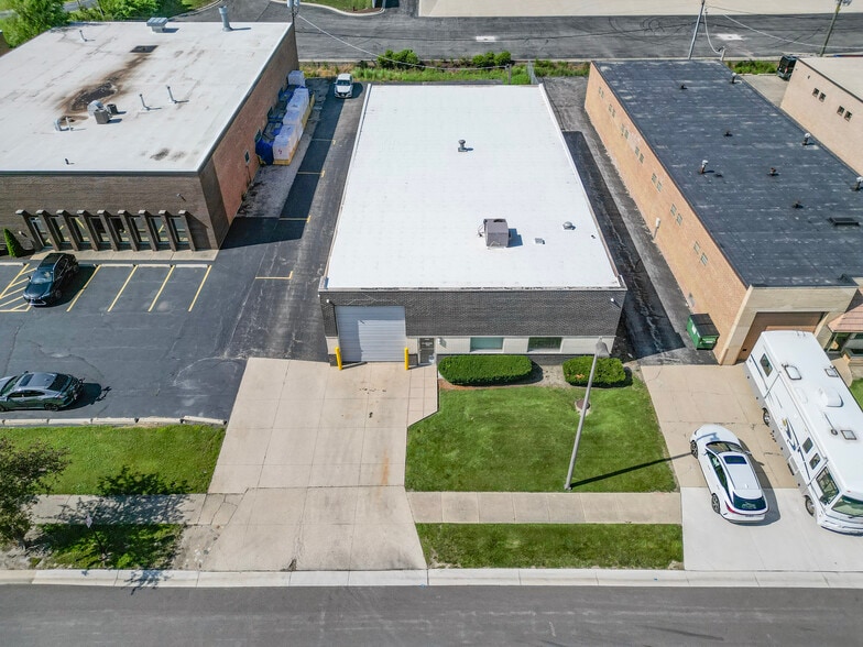 More Photos Of 450 Bennett Rd, Elk Grove Village Warehouse For Lease