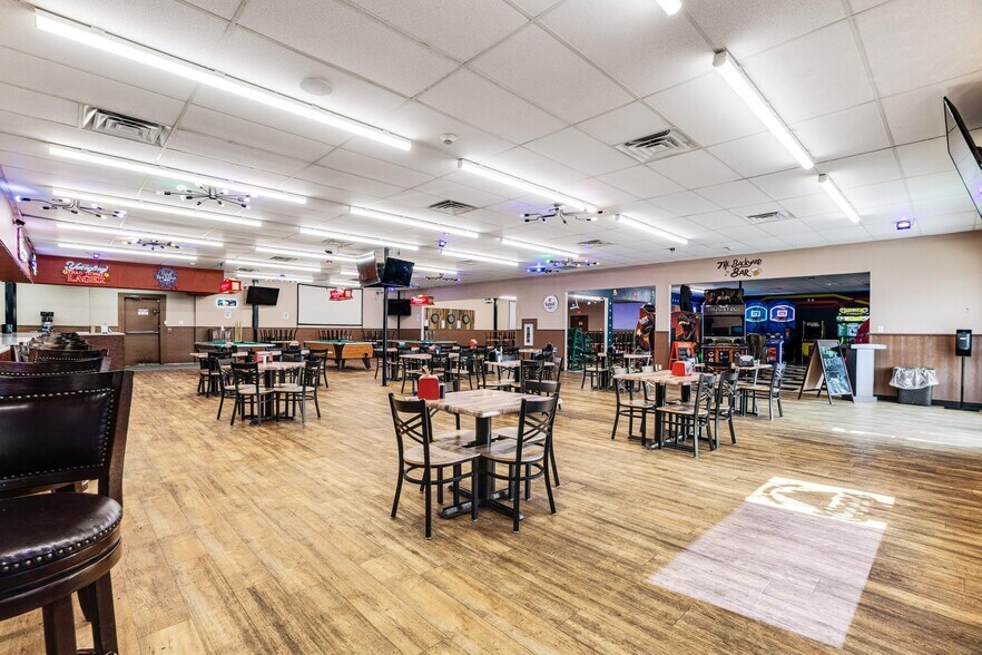 More Photos Of 3610 N Main St, Paris Restaurant For Sale