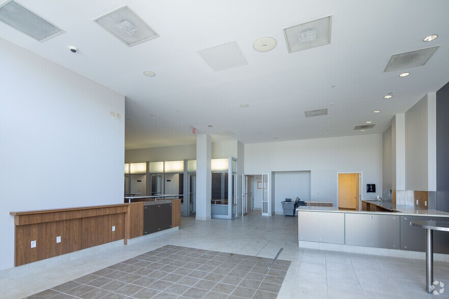 More Photos Of 799 Central Ave, Highland Park Storefront Retail Office For Lease