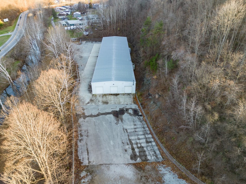 More Photos Of 376 Hope Station Rd, Weston Warehouse For Lease