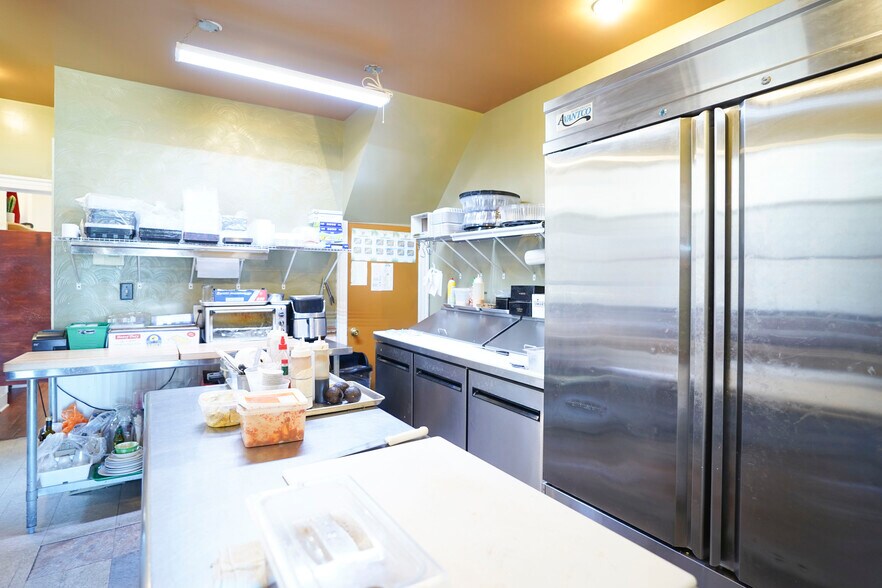 More Photos Of 325 W 7th St, Frederick Storefront Retail Office For Sale