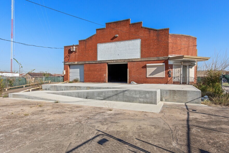 Primary Photo Of 3229 Navigation Blvd, Houston Warehouse For Sale