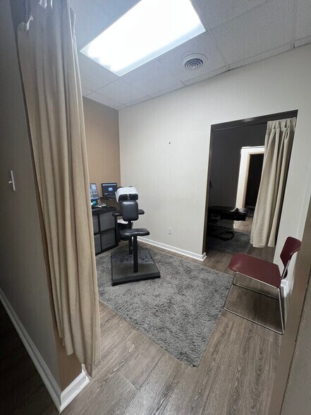 More Photos Of 600 Iron City Dr, Pittsburgh Freestanding For Lease