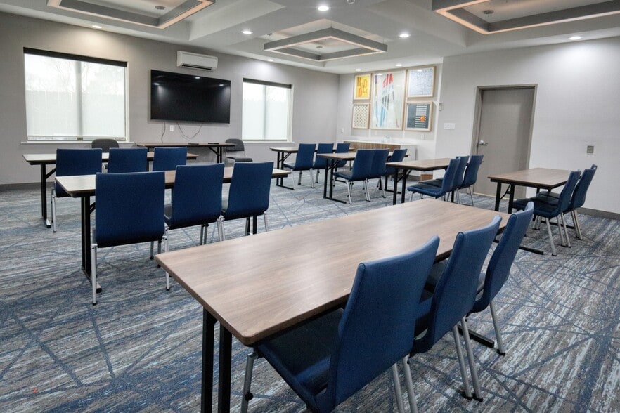 More Photos Of 46300 Interstate 10, Winnie Hotel For Sale