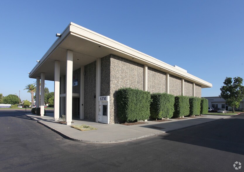 More Photos Of 890 W Lacey Blvd, Hanford Bank For Sale