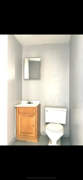 More Photos Of 504 N 2nd St, Carrizo Springs Warehouse For Sale