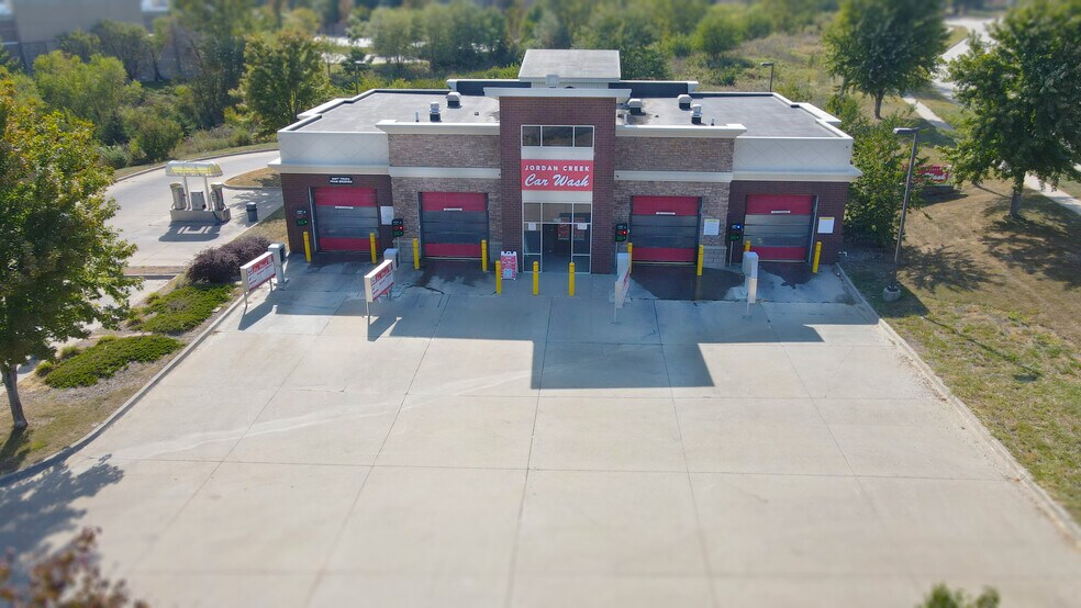 More Photos Of 6604 Coachlight Dr, West Des Moines Carwash For Sale