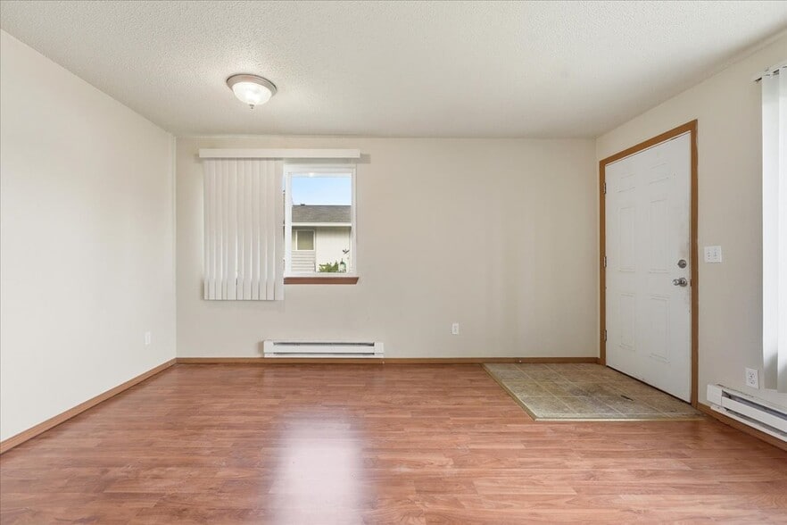 More Photos Of 1100-1105 S Pearl St, Centralia Apartments For Sale