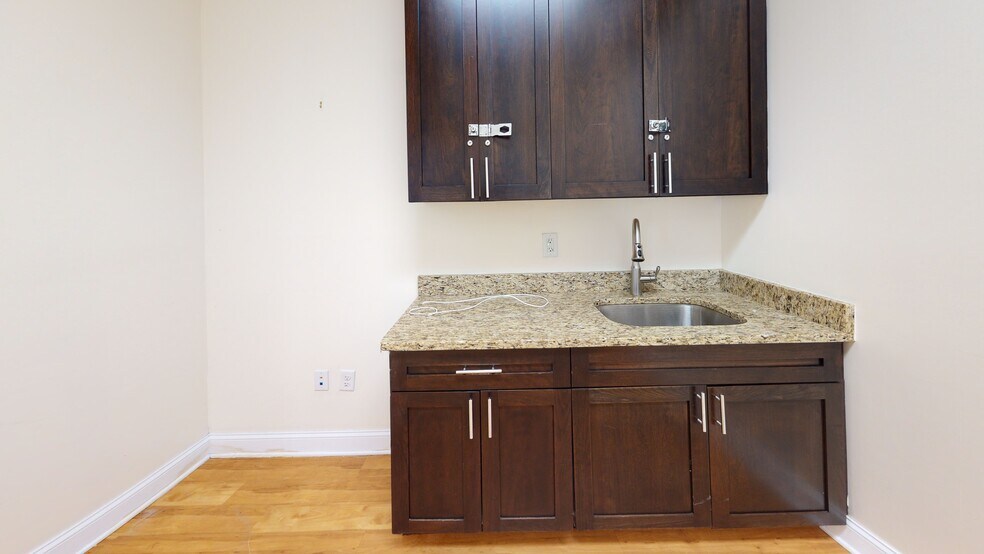 More Photos Of 123 Tidewater St, Jersey City Storefront Retail Office For Lease