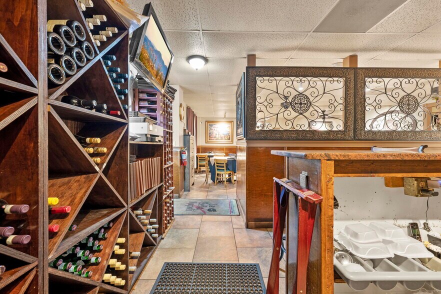 More Photos Of 7390 Shoal Line Blvd, Weeki Wachee Specialty For Sale