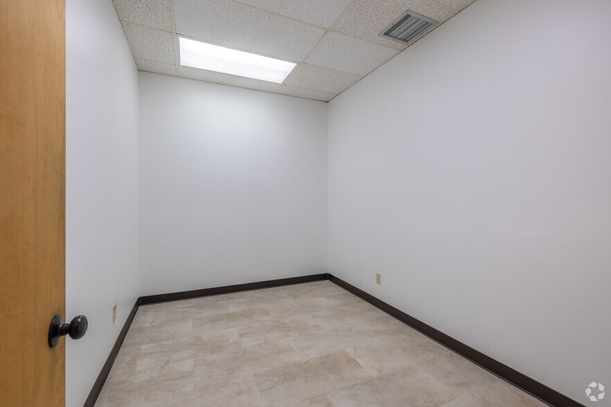 More Photos Of 6720 Sands Point Dr, Houston Office For Lease