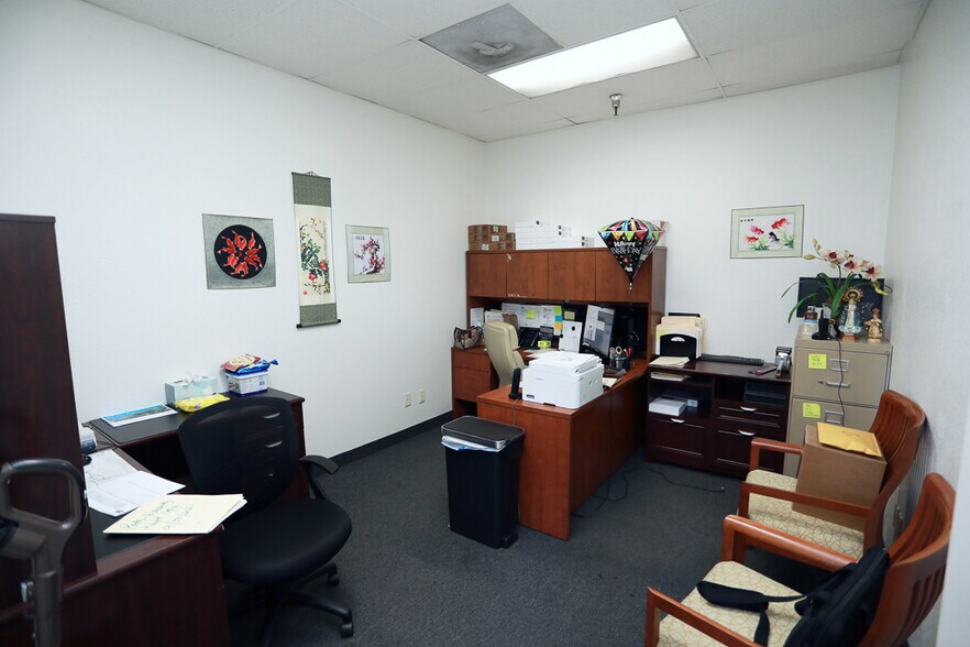 More Photos Of 4301 S Valley View Blvd, Las Vegas Warehouse For Lease