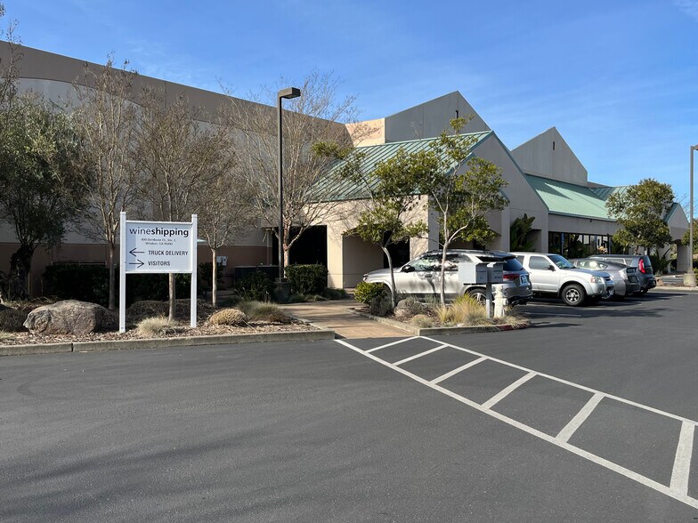 More Photos Of 830 Denbeste Ct, Windsor Warehouse For Lease