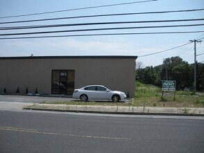 More Photos Of 400 Wyandanch Ave, West Babylon Warehouse For Lease