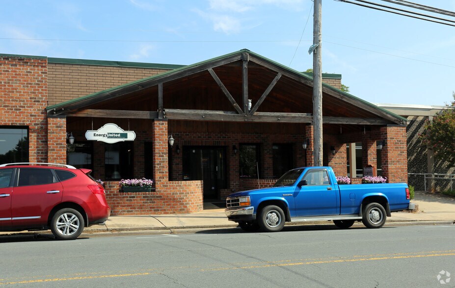 More Photos Of 56 W Salisbury St, Denton Office For Lease