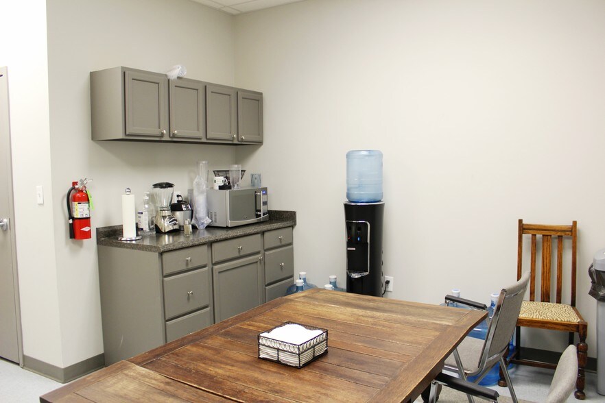 More Photos Of 193 Business Park Dr, Ridgeland Flex For Lease