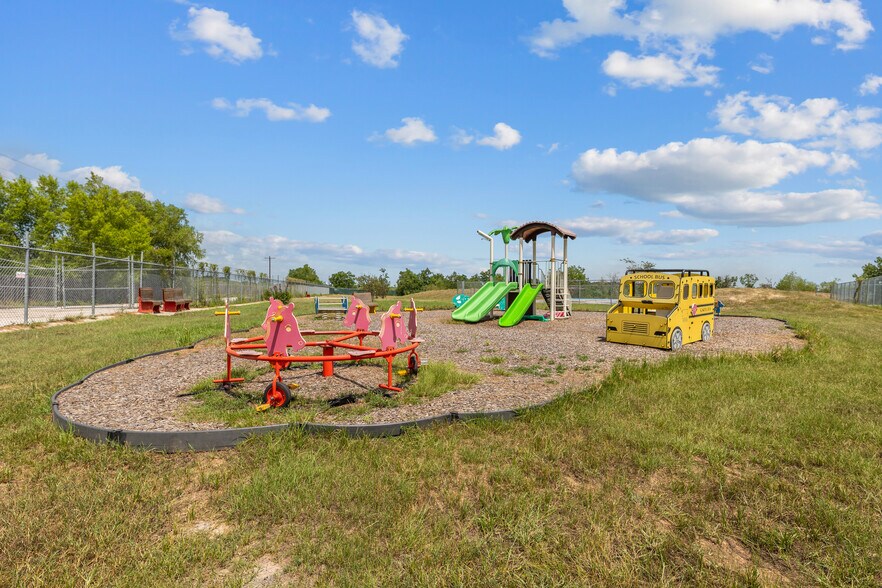 More Photos Of 702 Santee St, Prairie View Apartments For Sale