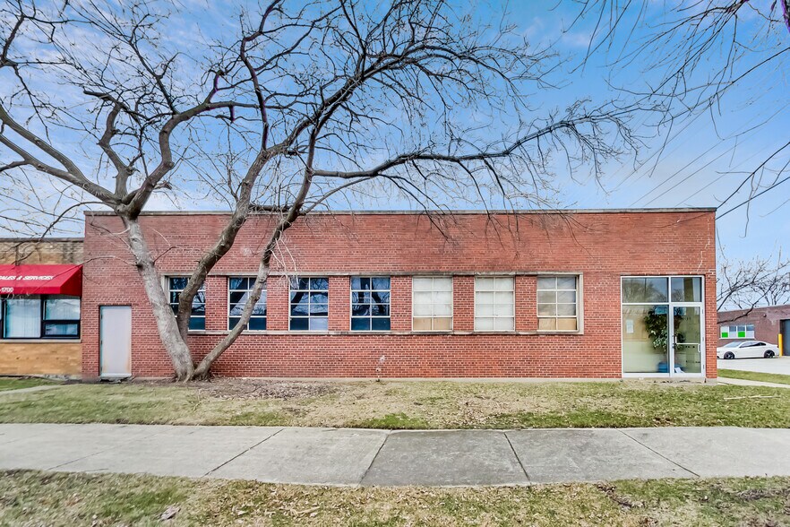 More Photos Of 8101 Ridgeway Ave, Skokie Warehouse For Sale