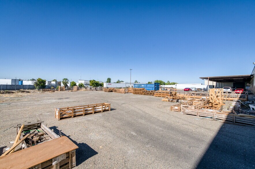More Photos Of 5333 N Cornelia Ave, Fresno Warehouse For Sale