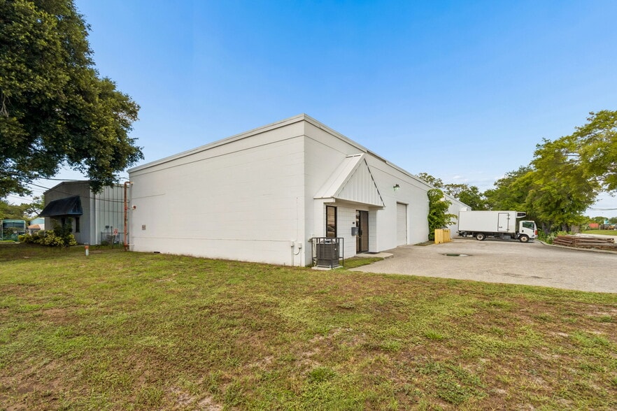 More Photos Of 3667-3691 46th Ave N, Saint Petersburg Warehouse For Sale
