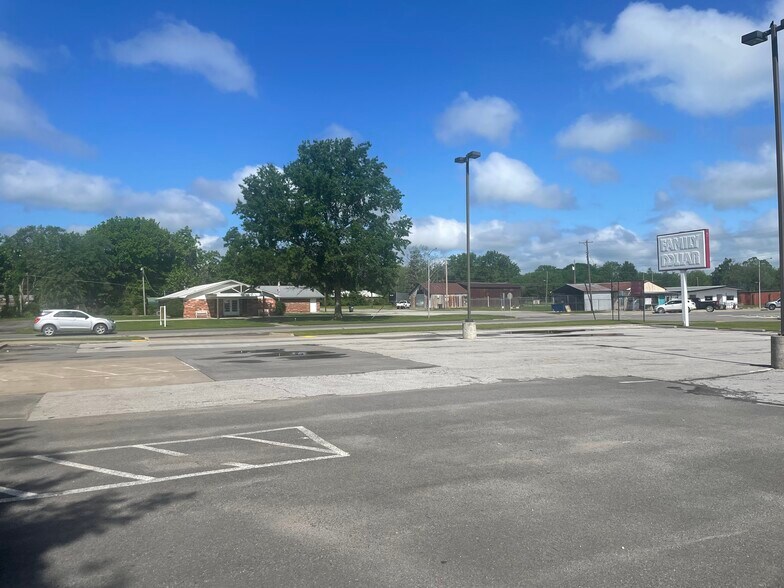 More Photos Of 202 S 2nd St, Porum Freestanding For Lease