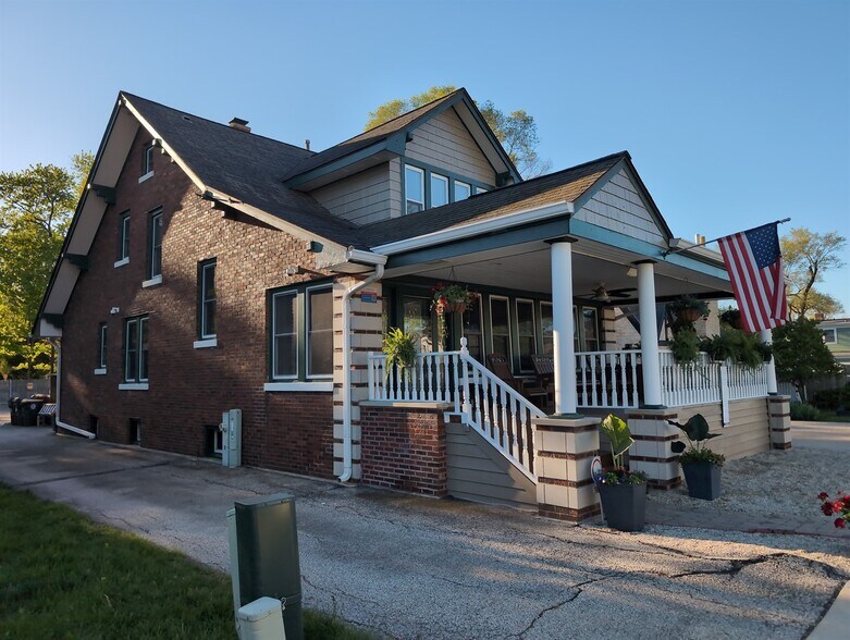 More Photos Of 417 N Hough St, Barrington Medical For Lease