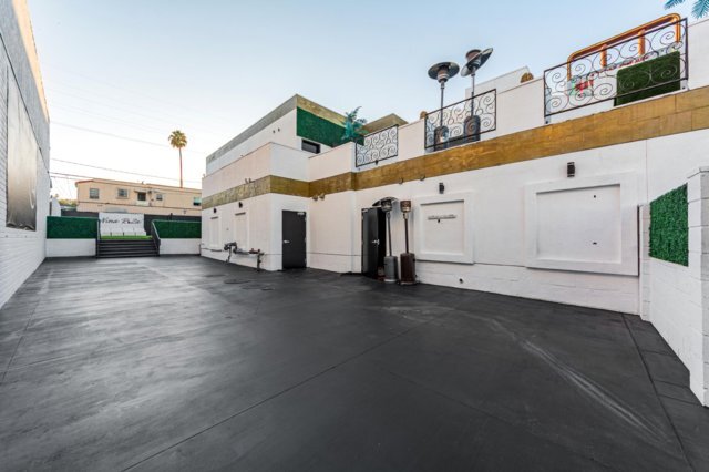 More Photos Of 4225 Crenshaw Blvd, Los Angeles Bar For Lease