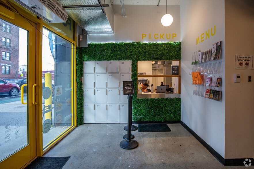 More Photos Of 4005 Skillman Ave, Long Island City Restaurant For Lease