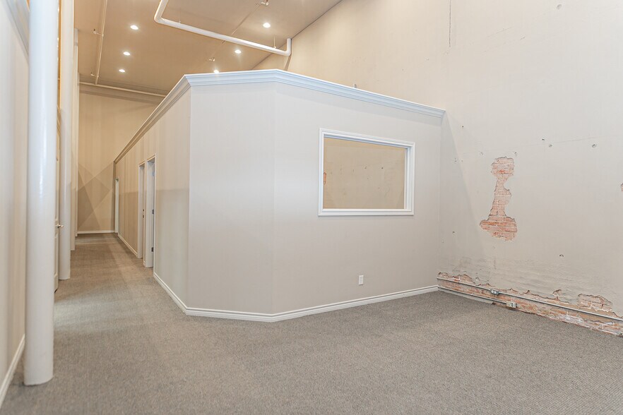 More Photos Of 208 N Bryan Ave, Bryan Office Residential For Lease