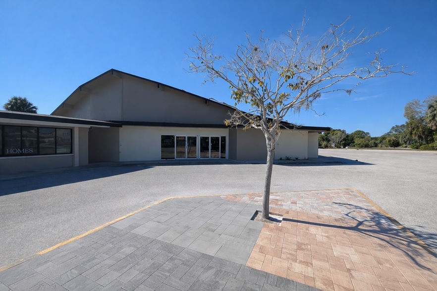 More Photos Of 4726 US-41, Sarasota Religious Facility For Lease