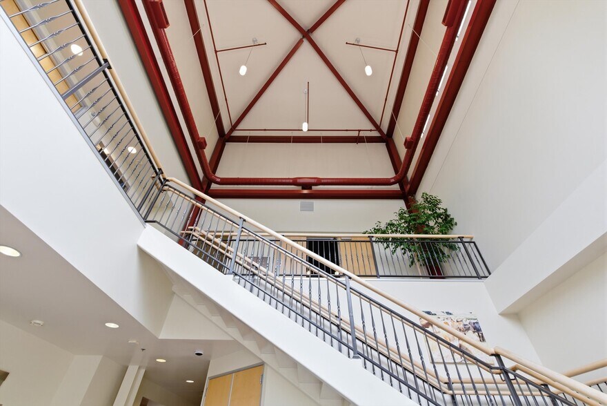 More Photos Of 1550 Airport Blvd, Santa Rosa Office For Lease