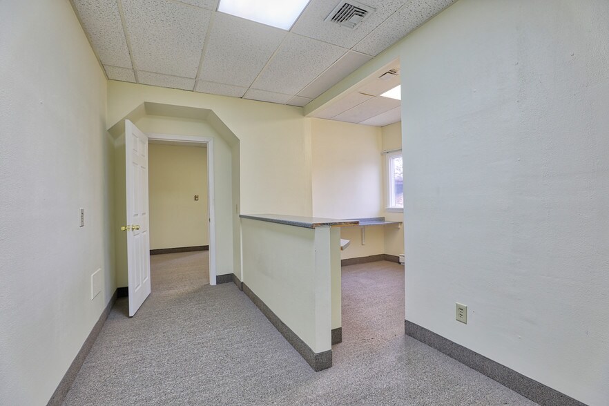 More Photos Of 584 Meadow St, Agawam Medical For Lease