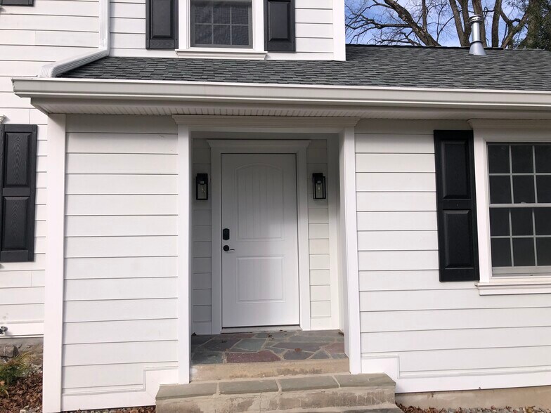 More Photos Of 159 River Rd, Montville Office For Lease